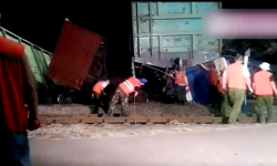 Токмок шаарында поезд кырсыкка учурап, эки вагон жолдон чыгып кеткен