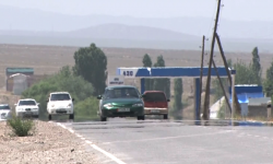 Жеңиш Разаков Көкташ–Аксай–Тамдык унаа жолуна асфальт-бетон төшөө иш-чарасына катышты