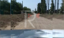 Баткен: эски асфальттын үстүнө шагыл төшөлүүдө