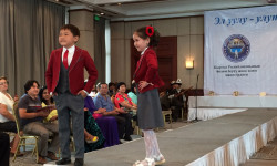 Мектеп жетекчилиги ата-энелер менен биргеликте окуучулардын формасын тандашы зарыл