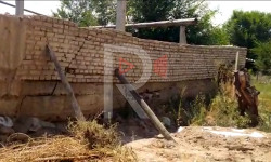 Жумгал райондук ички иштер бөлүмүнүн тосмосу кулаганы турат