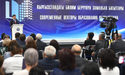 Кыргызстанда 1-октябрдан тартып мугалимдердин айлык акысы 30% көтөрүлөт