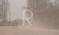 Сапырылган чаңдуу жолдон тажаган Ак-Моюн айылы