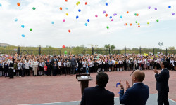 Жаңы окуу жылынын башталышы менен С.Жээнбеков куттуктады