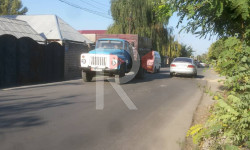 Кооптуу жолдо тротуар, жол белги, жол чырагы орнотулган эмес