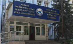 Премьер билим берүү министри Каныбек Исаковду жамаатына тааныштырды 