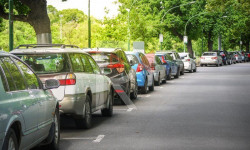 Жол жээгин унаа токтотуучу жайга айландырган милиция кызматкерлери