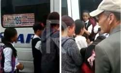 Коомдук унааларда кыйналган окуучулар