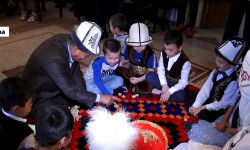 Мигранттардын балдарына кыргыз тили үйрөтүлө баштайт