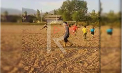 Токтогул шаарындагы жаңы салынган таштак футбол аянтчасы