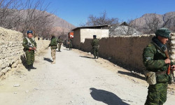 Кыргыз-тажик чек арасында курулуш иштери токтотулду