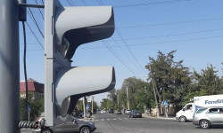 Бишкектин айрым көчөлөрүнө жаңы жол чырактар орнотулууда 