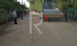 Баткен шаарынын тургундары өз демилгелери менен жолдорду оңдоп баштады