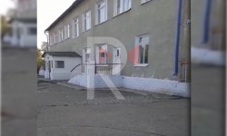 Барскоон айылынын төрөт үйү иштебей турат