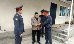 Кара-Буура: ИИМ ардагерлерине белек беришти