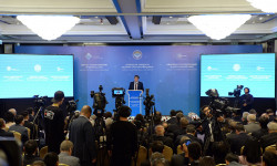 С.Жээнбеков: "Санариптештирүүдө өлкөбүздү алдыӊкы орунга алып чыгууну максат кылдык"