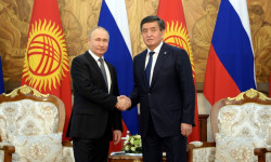 Сооронбай Жээнбеков Владимир Путинди туулган күнү менен куттуктады 