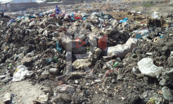 Балдар ойноочу аянтча таштанды төгүүчү жайга айланды