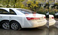 Чокморов-Үмөталиев көчөлөрү кесилишкен жердеги тротуарды ээлген унаалар