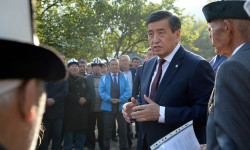 Президент Сооронбай Жээнбеков Кара-Көл шаарында