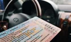 Машинелерди каттоо жана айдоочулук күбөлүк берүү жол-жобосу жеңилдетилди