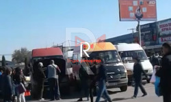 Калаа тургундары 203-маршруттук каттамдын айдоочуларына нааразы 