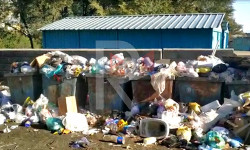 Каракол: таштандылар урналарга батпай, чачылып жатат