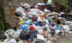 Жалал-Абад шаарындагы чачылган таштандылар