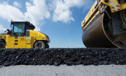 Азыркы учурда өлкөдөгү ири долбоорлордун бири Түндүк-Түштүк альтернативдик жолу курулуп жатат