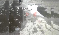 Жибек-Жолу көчөсүндөгү талкаланган тротуарлар