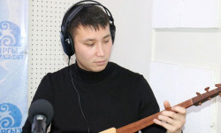 Шеркул Шерик уулу: Салттык күүлөрдүн салмагы оор, себеби кылымдар бою чертилип келген