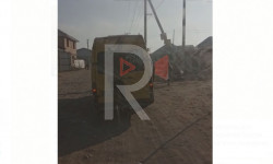 Маршруткага батпай, анын артына чыгып алган жаран 