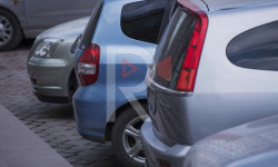 Турак үйлөрдүн алдын унаа токтотуучу жайга айландыргандар