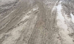 Кызыл-кыя: "Айбек" базарынын жолу качан оңдолот?