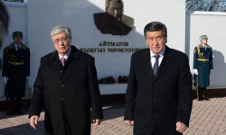 Өлкө башчылар "Ата-Бейитте" болушту