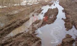 Баткак жол, тез жардам кызматын күткөн эл