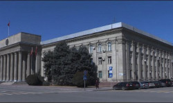 Өкмөт башчы тергөөнүн суроолоруна жооп берүүгө даяр 