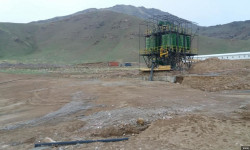 Жээнбеков уран казууга тыюу салуу жөнүндө мыйзамга кол койду   