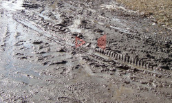 Жалал-Абад: көлчүккө баткан жол 