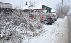 Токмок: мектептин жолунда тротуар жок