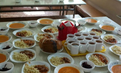 Жаңы мыйзамга ылайык, окуучуларга ысык тамак берилет 