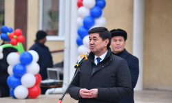 Абылгазиев Оштогу иш сапарында суу кампанын, жаңы мектептин ачылышына күбө болду