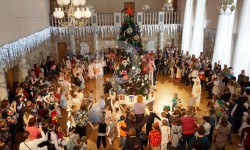 Окуучулардын майрамы учурунда имараттын төбөсү кулап түштү