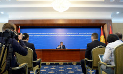 Сооронбай Жээнбековдун жыл жыйынтыгын чыгарган маалымат жыйыны өттү 