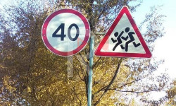 Талас: борбордук көчөдө жол белгилер жок