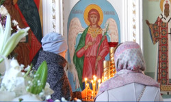  Кыргызстанда православдар  Иса пайгамбардын туулган күнүн майрамдап жатышат