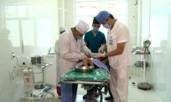 Тажикстанда балдар сүннөткө отургузуу алдында ВИЧ илдетин аныктоо тестинен өткөрүлөт