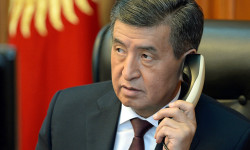  С.Жээнбеков Тажикстандын Президенти Эмомали Рахмон менен телефон аркылуу сүйлөштү