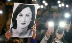 Мальтанын премьер-министри журналисттин өлүмүнө байланыштуу кызматтан кетти