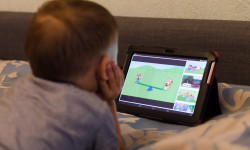 Активисттер балдардын интернет колдонуусунда айрым чектөөлөрдү киргизүүнү сунуштоодо